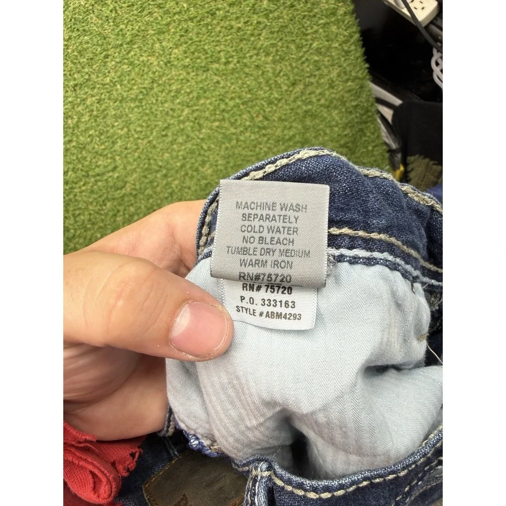 Buckle shop confidence
